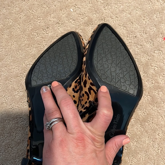 Calvin Klein Jeanna cheetah booties NEW - Picture 3 of 7